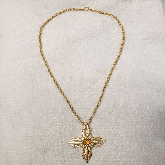 Gold Cross Coventry Pendant Necklace - Picture 4 of 10